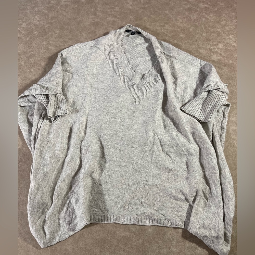 Simply Vera Verawang Gray V Neck Pullover with Sleeves Top size S-M‎